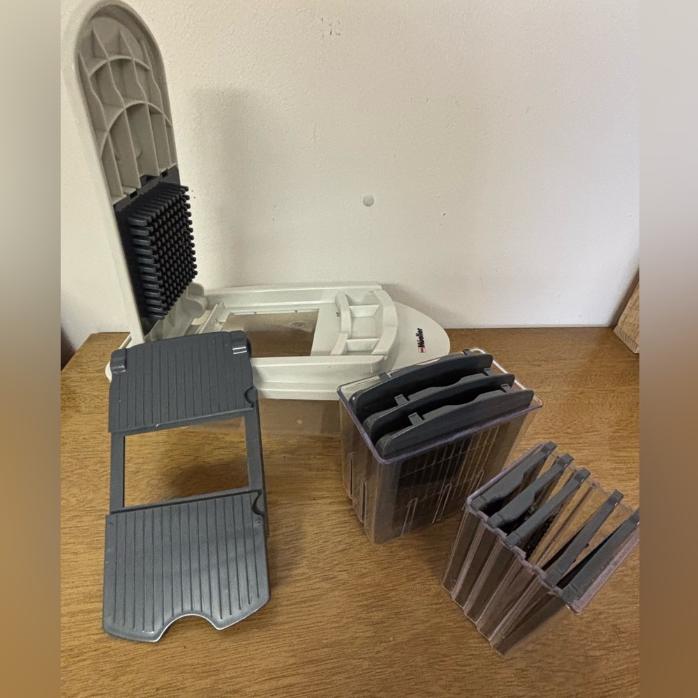 Mueller vegetable chopper.